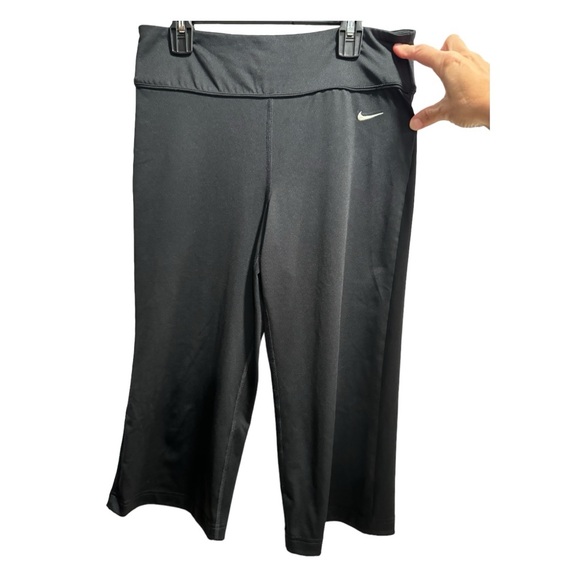 Nike Fit Dry Black Capris size Small (4-6)‎ - Picture 1 of 4